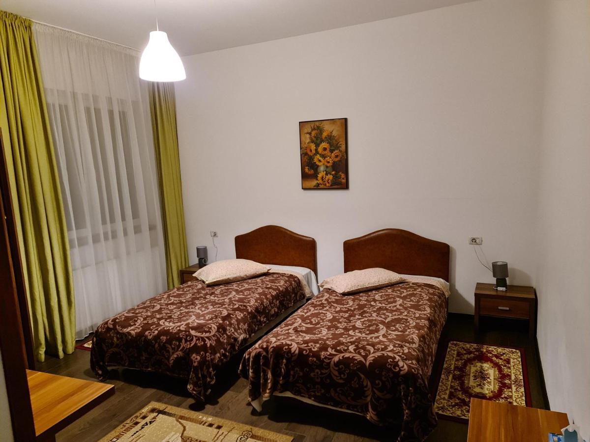 Pensiunea Caraiman Servicii De Cazare Codlea Buitenkant foto