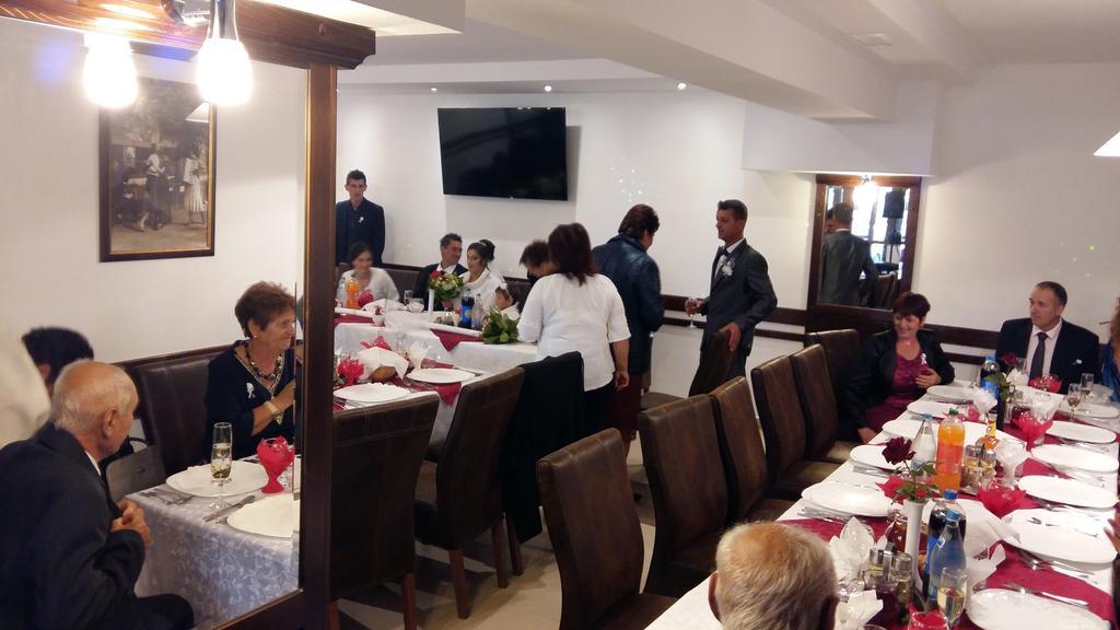 Pensiunea Caraiman Servicii De Cazare Codlea Buitenkant foto