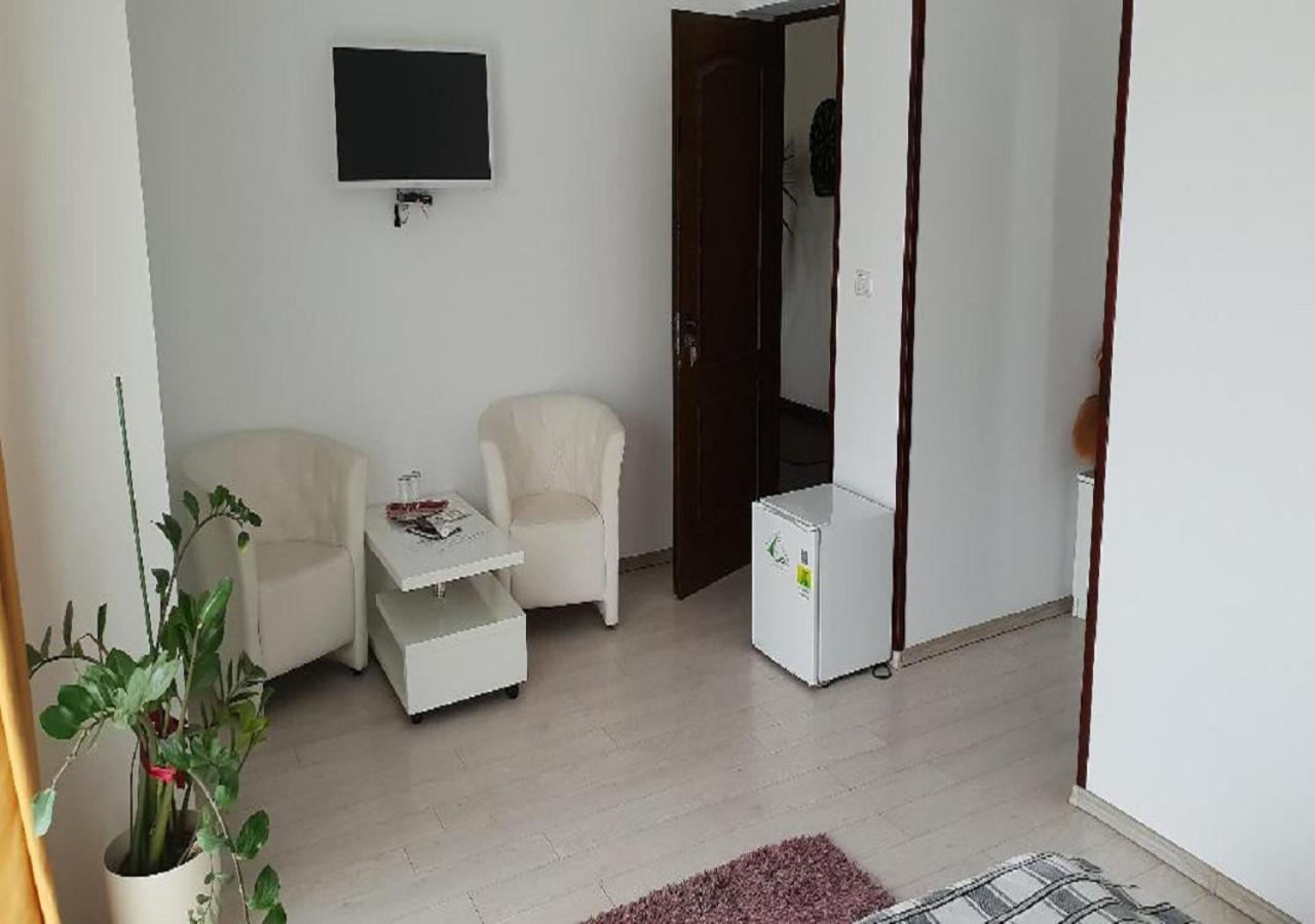 Pensiunea Caraiman Servicii De Cazare Codlea Buitenkant foto
